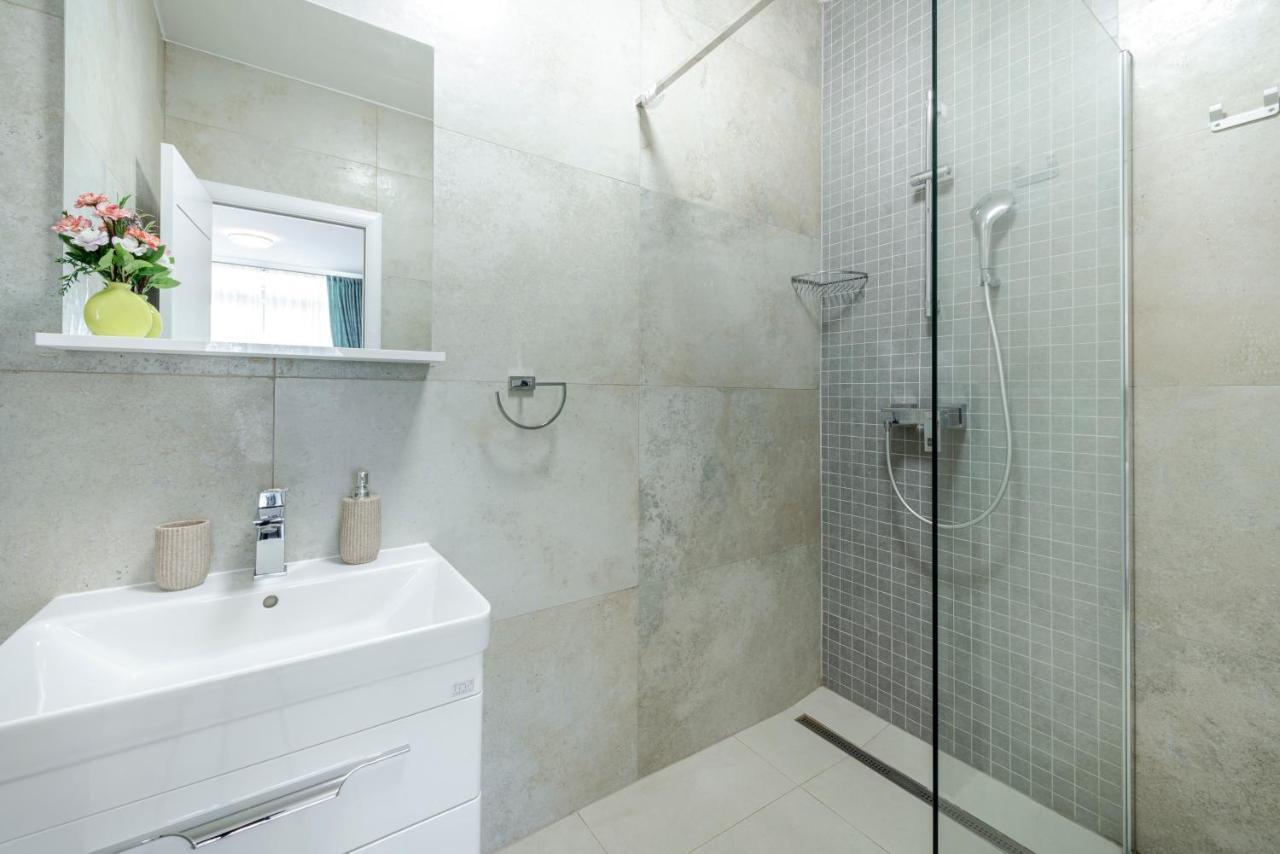 Oyo Deluxe Apartments ดูบรอฟนิก ภายนอก รูปภาพ