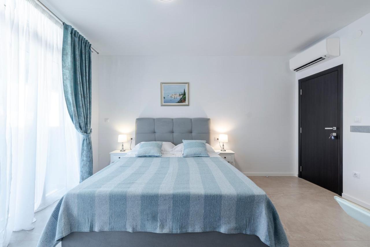 Oyo Deluxe Apartments ดูบรอฟนิก ภายนอก รูปภาพ
